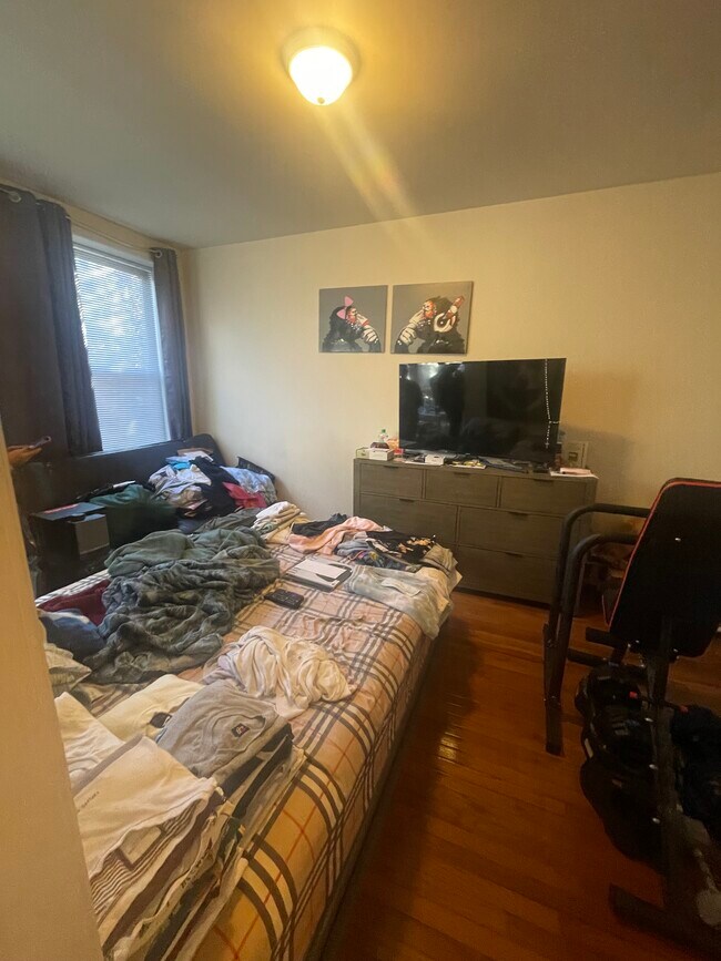 8215 Northern Blvd 8215 Northern Blvd Jackson Heights NY 11372