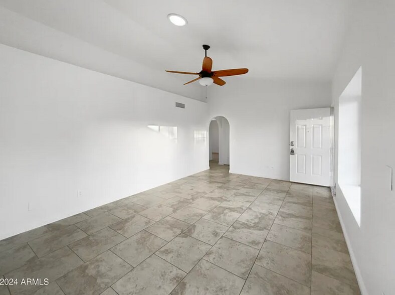 Building Photo - 1055 N Recker Rd