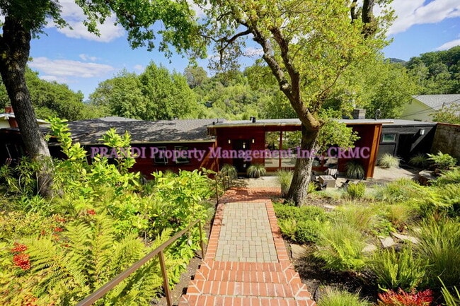 Building Photo - 22 Madrone Ct