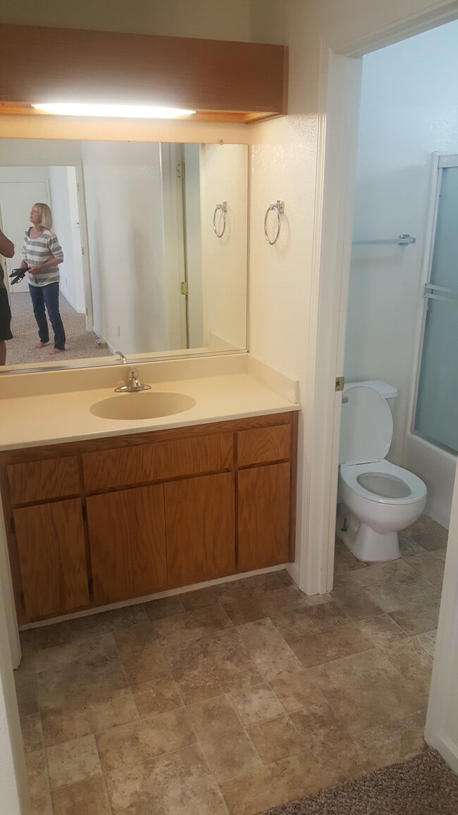 Building Photo - 2504 N Walnut Rd