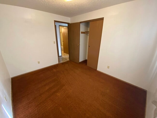 Building Photo - Cozy 3 Bedroom 1 Bath Home with Large Yard & 1 Car Attached Garage