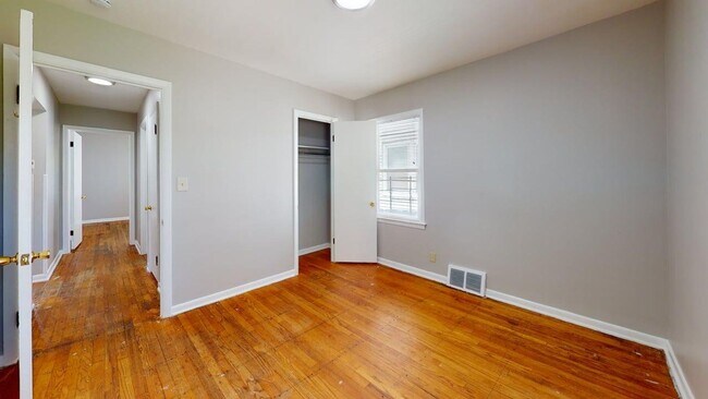 Building Photo - 3 Bedroom Single Family Home