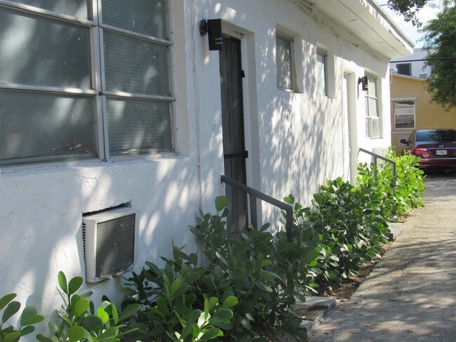 Building Photo - 850 SW 3rd St