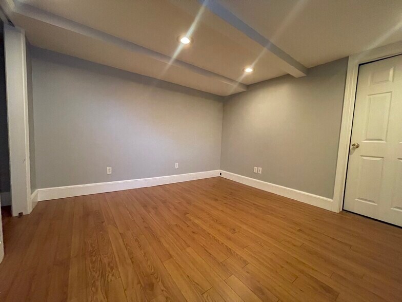 Building Photo - 31 Wheatland St