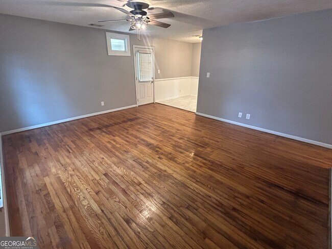 Building Photo - 1020 Tuxedo Ln