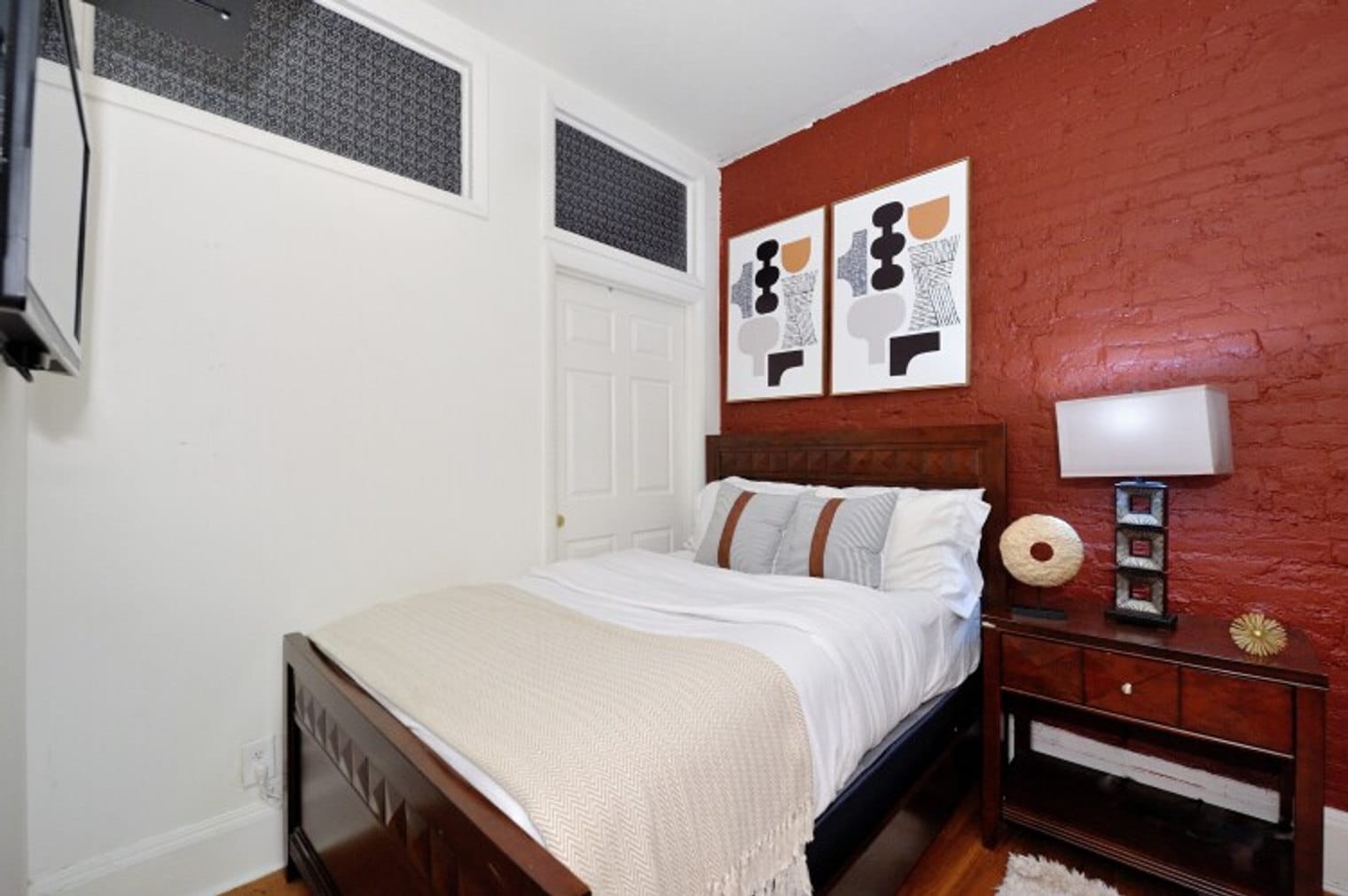 Building Photo - 440 W 45th St