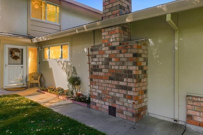 Primary Photo - Madison Villa Condo Available July 1st