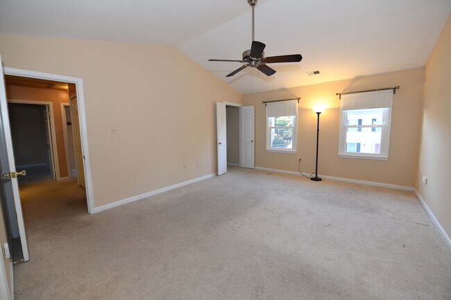 Building Photo - Gorgeous 4 BR 2+2 Baths Colonial - Finished Walk-Out Basement and Car Garage