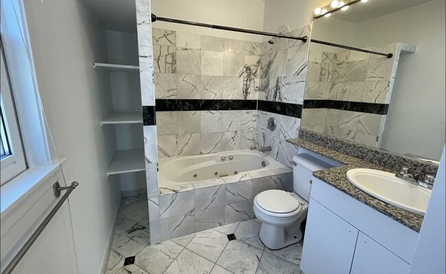 Building Photo - 2 bedroom in Chicago IL 60642