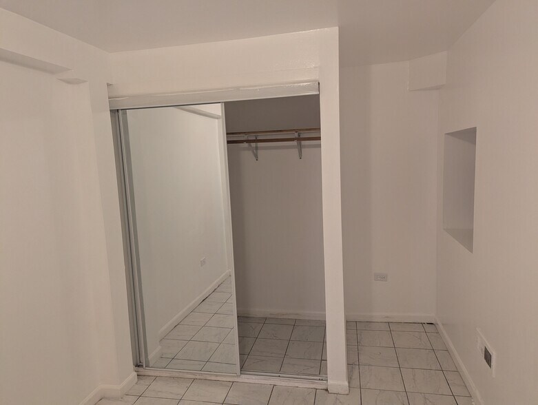 Bedroom 1 Closet - 1318 S Kolin Ave