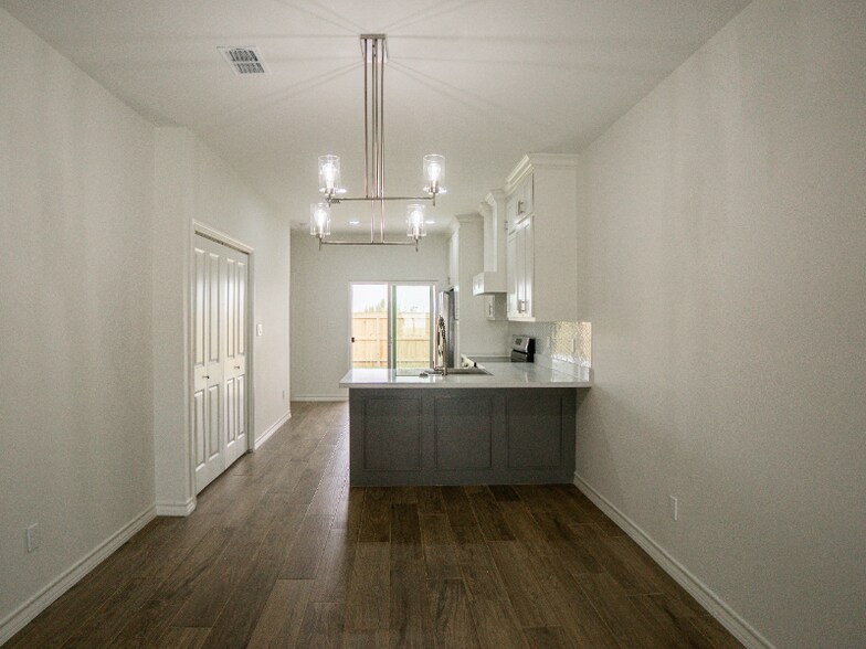 Building Photo - 4310 Escondido Ln