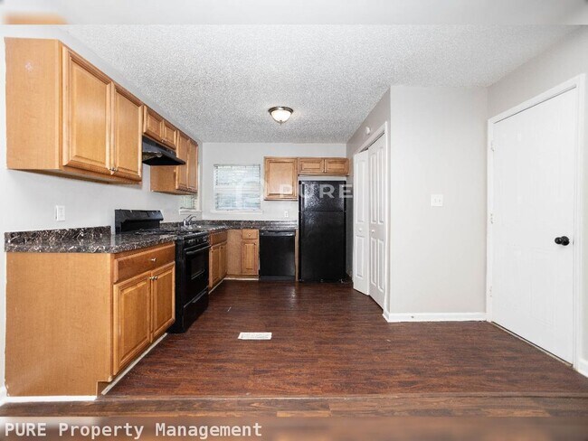 Building Photo - Price Drop Alert!  Fall Rental Specials Available! Neal Avenue Home!  Available Now