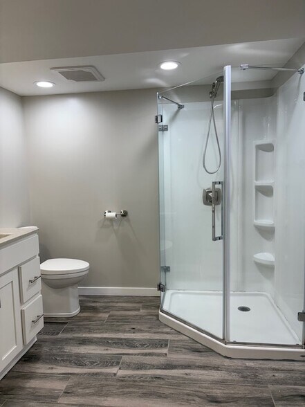 Building Photo - 106 W North St