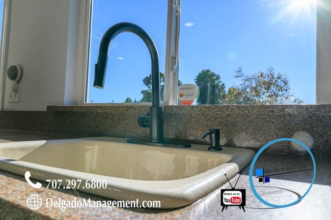 Building Photo - Benicia 2 bedroom condo