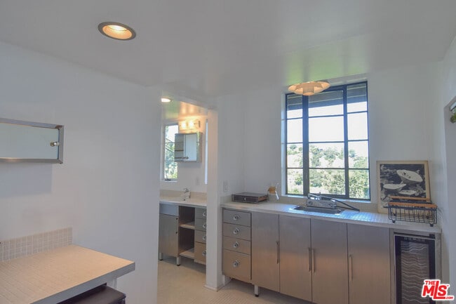 Building Photo - 8895 Appian Way