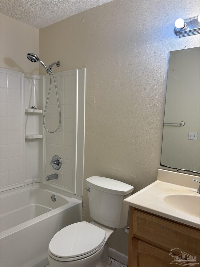 Building Photo - 3255 Maplewood Dr