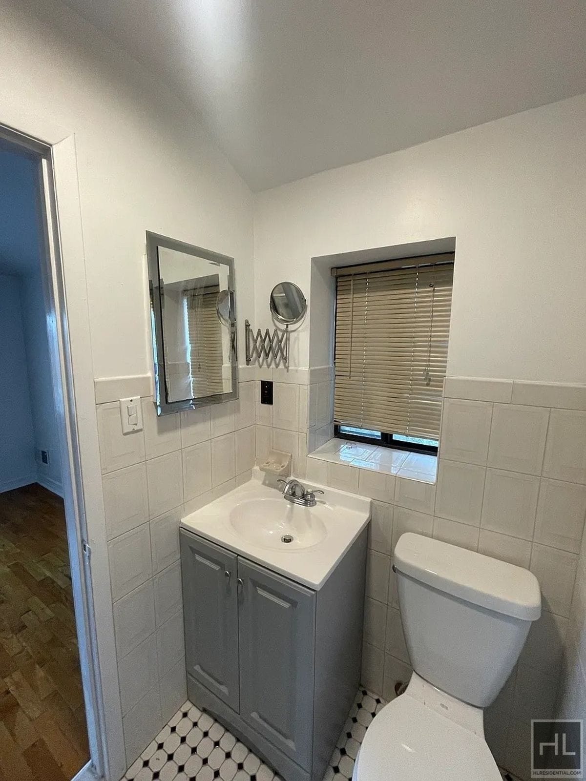 Building Photo - 22 AVENUE