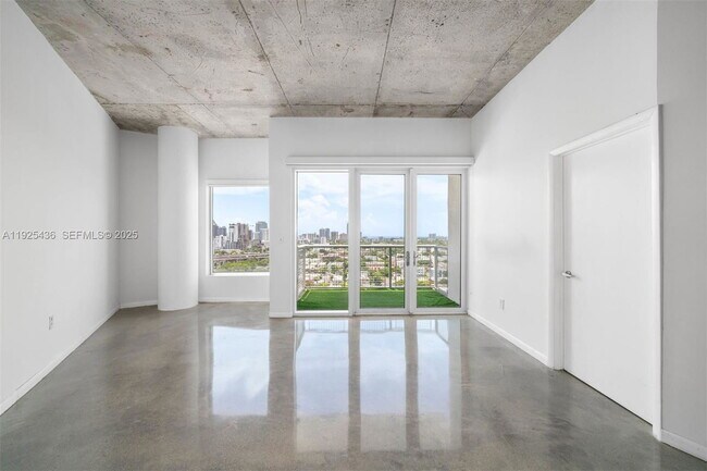 Building Photo - 10 SW South River Dr