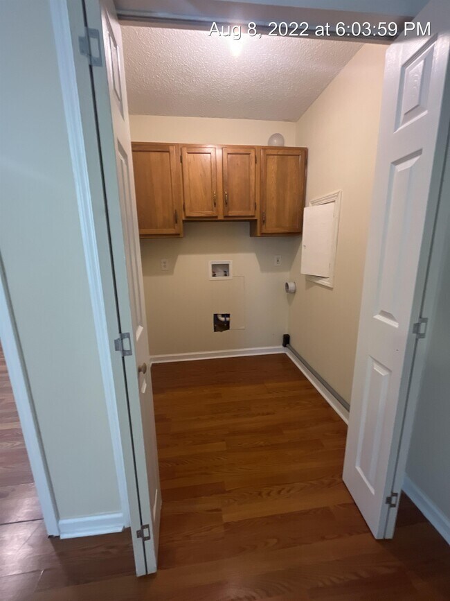 Building Photo - 258 Lakeview Dr