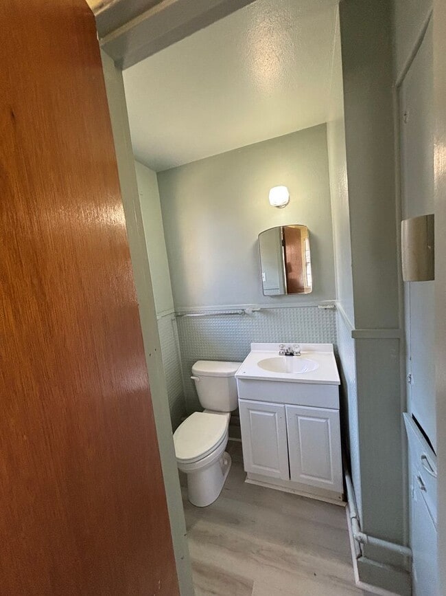 Building Photo - Gorgeous 3 Bedroom Home