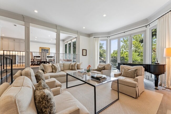 Building Photo - 7 Marilane St