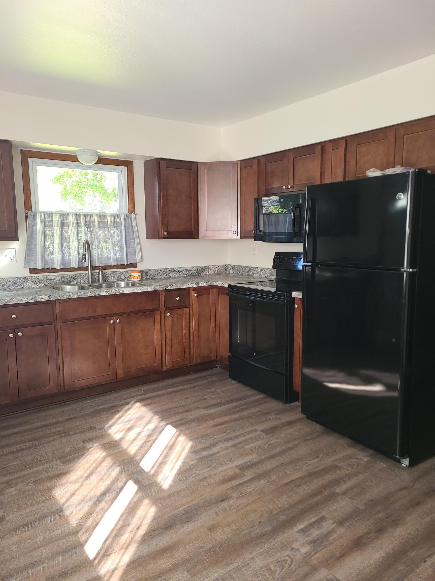 Main Level: Kitchen - 217 S Water St