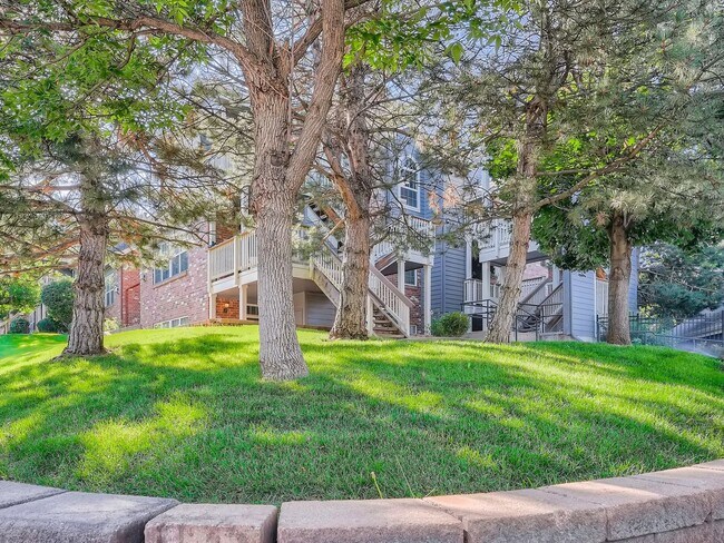 Building Photo - Stunning 2 Bedroom 2 Bathroom condo In Aurora with a garage!