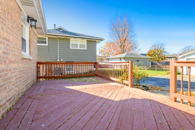 Building Photo - 10838 S Neenah Ave