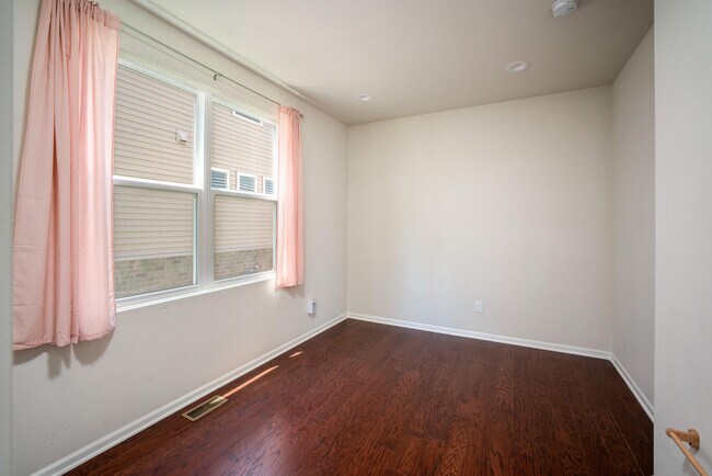 Building Photo - 2825 Dillon Dr