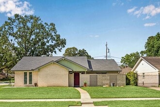 Building Photo - 1114 Chantilly Ln