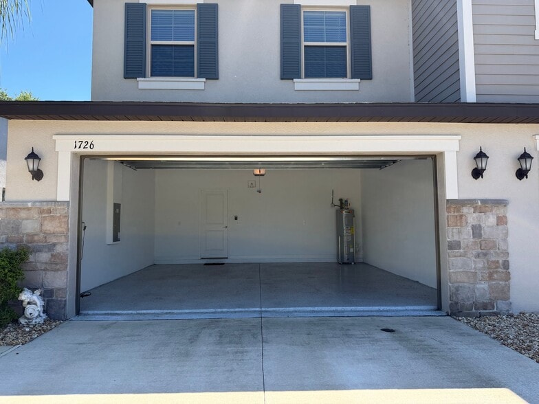 Building Photo - 1726 Roseville St