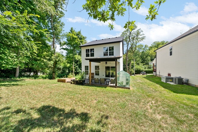 Building Photo - 418 Oak St