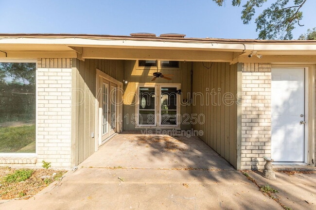 Building Photo - 16022 Spinnaker Dr