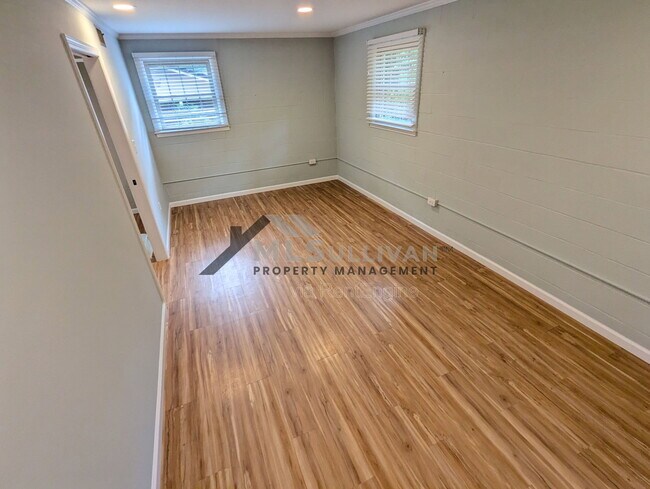 Building Photo - 6226 Dello St