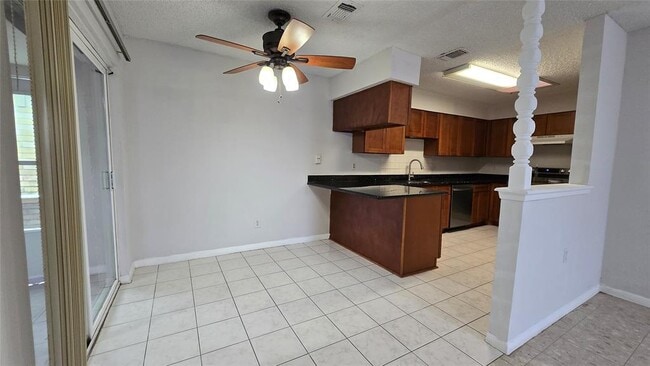Building Photo - 6634 Briar Glade Dr