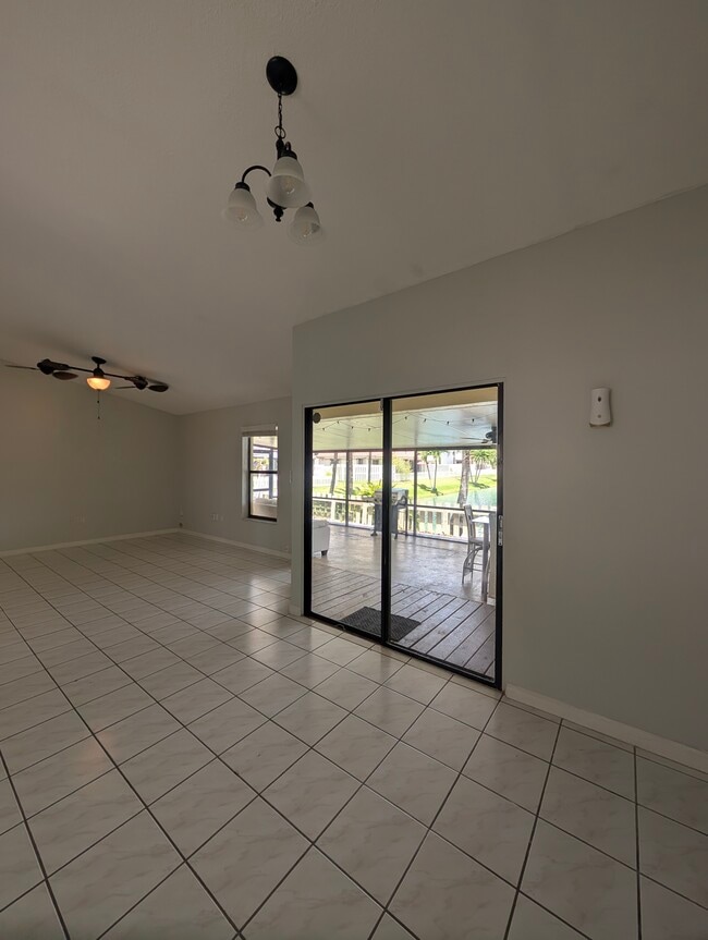 Building Photo - 2711 San Remo Cir