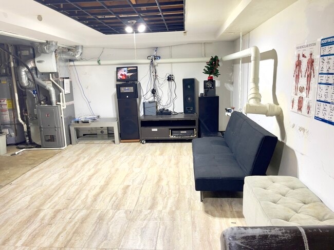 Building Photo - 817 74th St