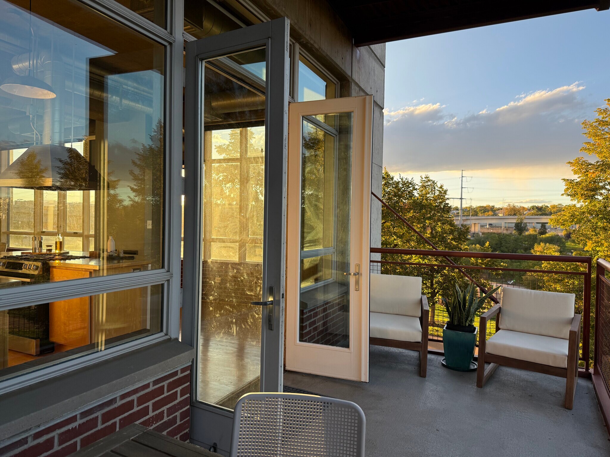 Building Photo - 2000 Little Raven St