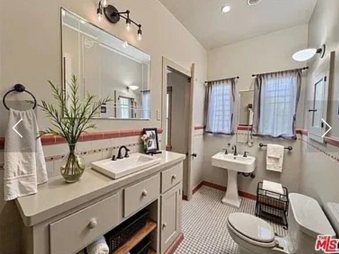 Building Photo - 145 N Sycamore Ave