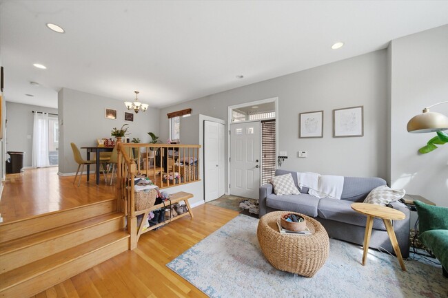 Building Photo - 1248 W Fletcher St