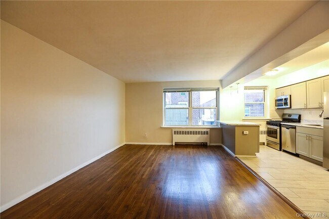 Building Photo - 730 Pelham Rd