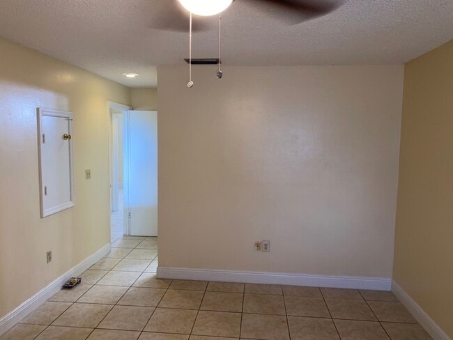 Building Photo - 479 Prestwick Pl