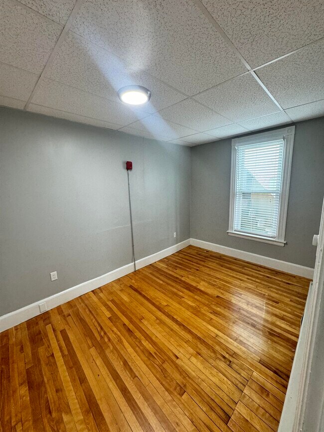 Building Photo - 4 N State St