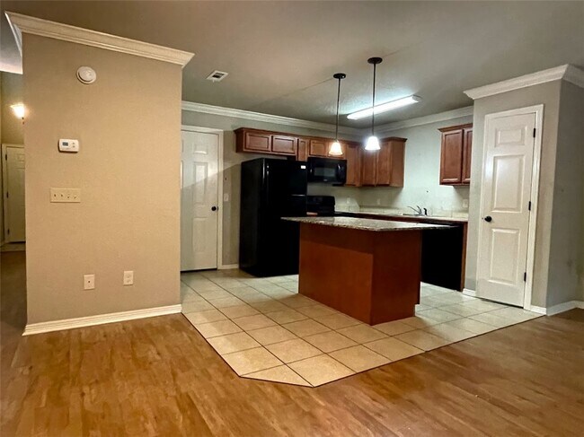 Building Photo - 1536 N London Ave