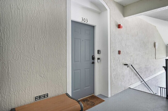 Building Photo - 8105 Coconut Pl