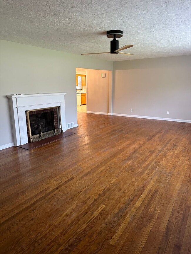 Building Photo - Perfect Home Near MSU and Mercy Hospital