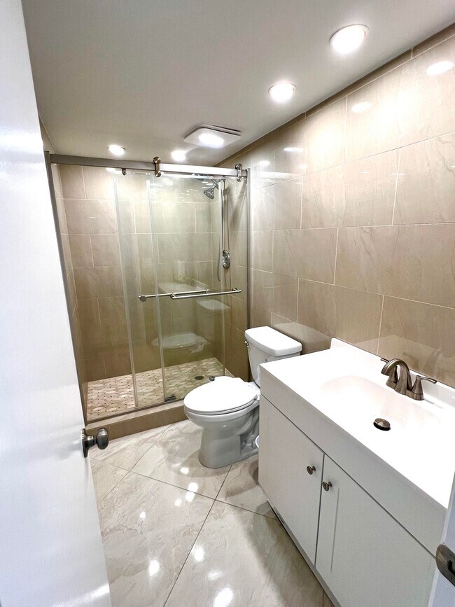 Building Photo - 801 Lake Shore Dr