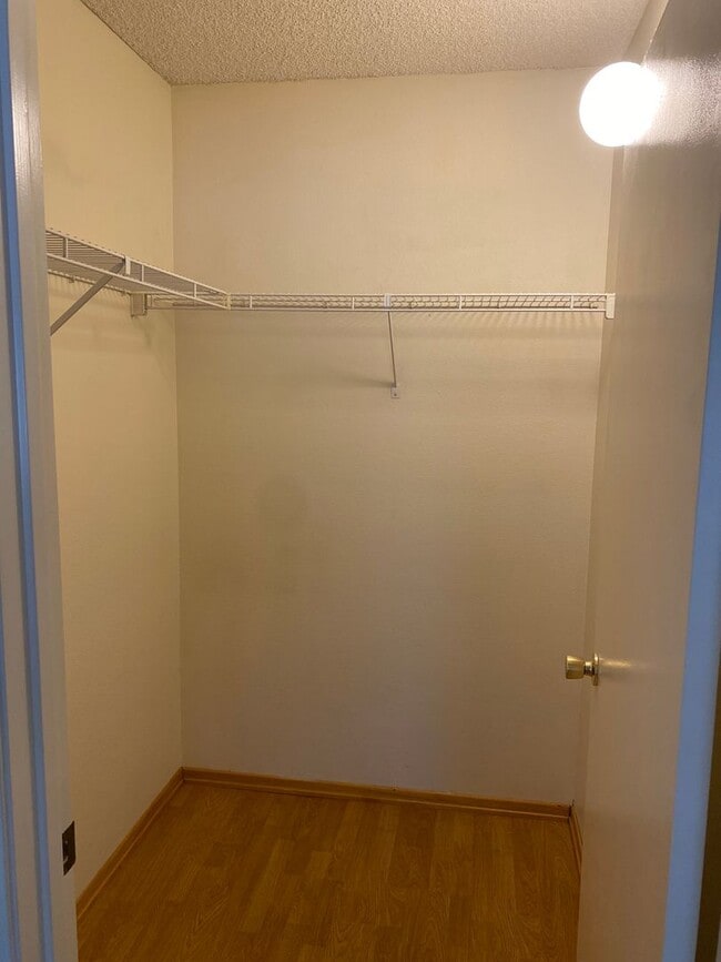 Building Photo - 2 bed, 1 bath Spring Time condo