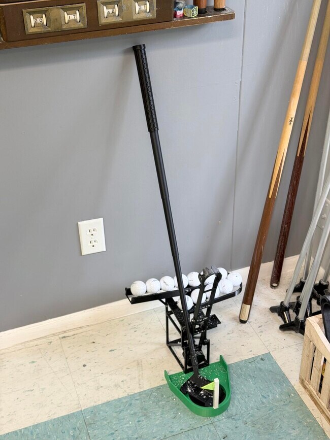 Building Photo - 1000 NE 14th Ave