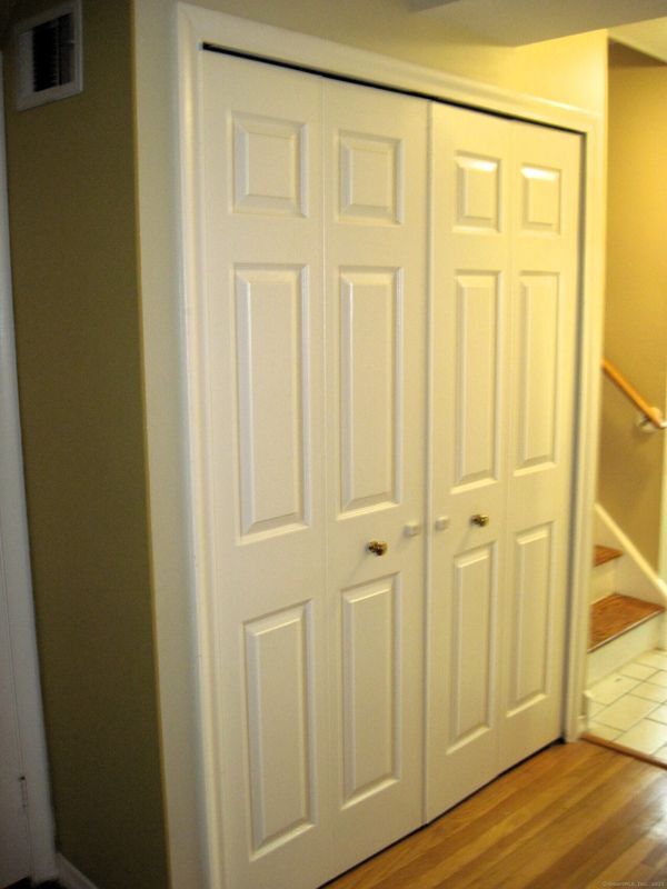 Building Photo - 11 Camelot Dr